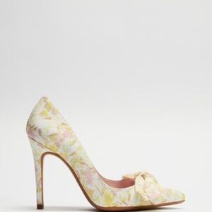 Ted Baker London - Neomah Sketchy Magnolia Bow Colorful Floral Court Heels SZ 40